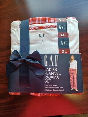 GAP Ladies Flannel Pajama Set - Cream & Red Plaid